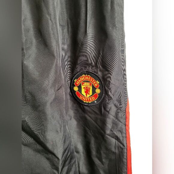 Manchester United Track Pants Men's Sz L Black Red Logo Patch Warm Up Soccer - Picture 10 of 11
